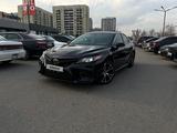 Toyota Camry 2018 года за 13 000 000 тг. в Алматы