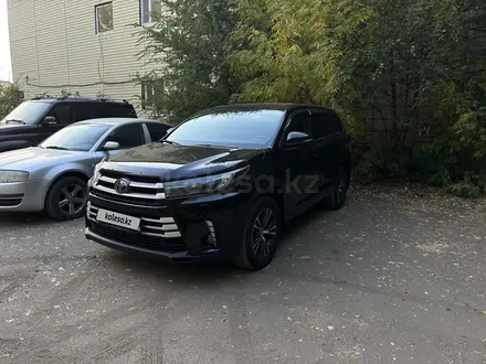 Toyota Highlander 2017 года за 15 500 000 тг. в Караганда