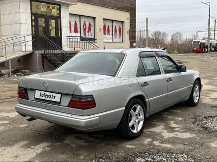 Mercedes-Benz E 200 1993 года за 650 000 тг. в Павлодар – фото 3