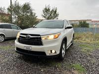 Toyota Highlander 2015 года за 17 000 000 тг. в Караганда