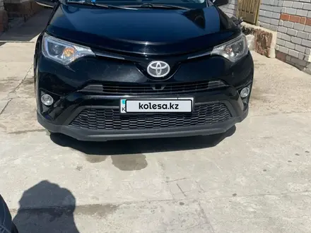 Toyota RAV4 2015 года за 11 500 000 тг. в Семей