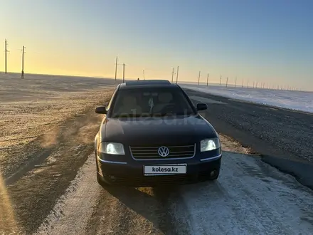 Volkswagen Passat 2002 года за 2 350 000 тг. в Актобе – фото 13