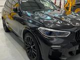BMW X5 2020 года за 46 000 000 тг. в Астана – фото 2