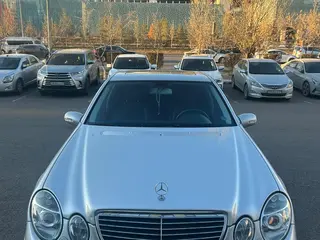 Mercedes-Benz E 240