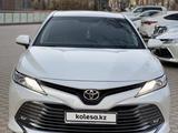 Toyota Camry 2018 года за 15 800 000 тг. в Шымкент – фото 2