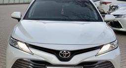 Toyota Camry 2018 года за 15 800 000 тг. в Шымкент – фото 2