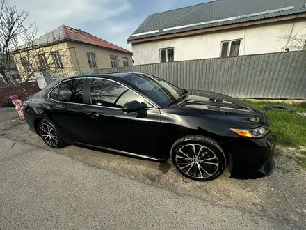 Toyota Camry 2018 года за 8 600 000 тг. в Тараз – фото 11