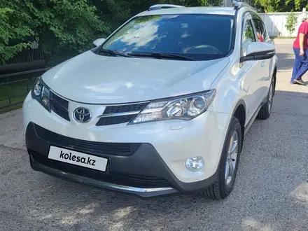 Toyota RAV4 2015 года за 10 990 000 тг. в Семей – фото 2