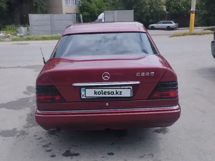 Mercedes-Benz E 220 1993 года за 2 000 000 тг. в Тараз – фото 2