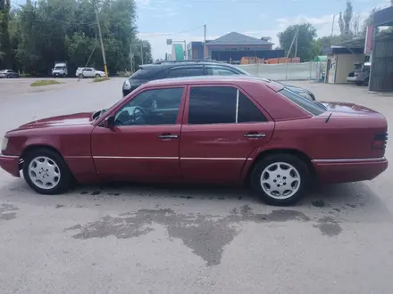 Mercedes-Benz E 220 1993 года за 2 000 000 тг. в Тараз – фото 3