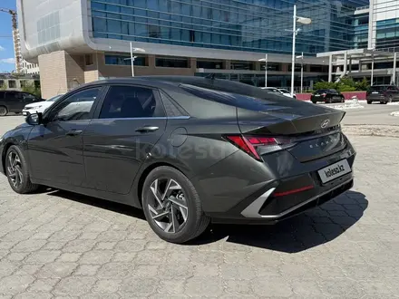 Hyundai Elantra 2023 года за 9 500 000 тг. в Атырау – фото 3