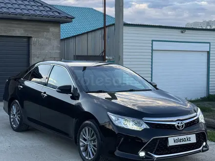 Toyota Camry 2016 года за 11 000 000 тг. в Уральск – фото 2