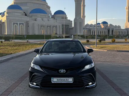 Toyota Camry 2023 года за 18 000 000 тг. в Астана