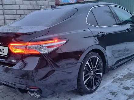 Toyota Camry 2020 года за 13 300 000 тг. в Талдыкорган – фото 3