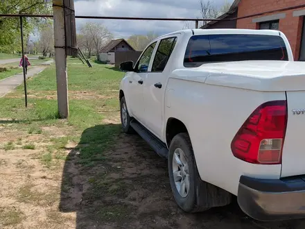 Toyota Hilux 2016 года за 12 800 000 тг. в Уральск – фото 2