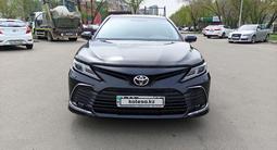 Toyota Camry 2022 года за 15 600 000 тг. в Алматы – фото 2