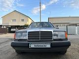 Mercedes-Benz E 220 1993 года за 2 900 000 тг. в Сатпаев – фото 2