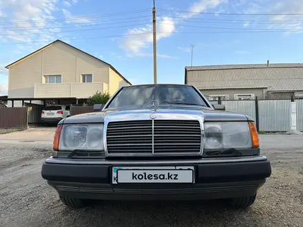 Mercedes-Benz E 220 1993 года за 2 900 000 тг. в Сатпаев – фото 2