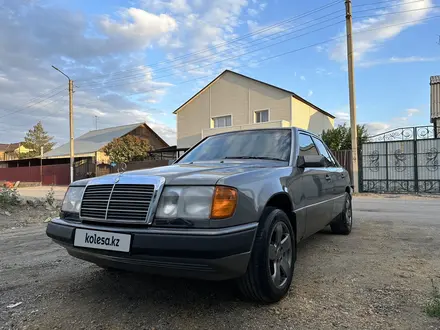 Mercedes-Benz E 220 1993 года за 2 900 000 тг. в Сатпаев