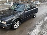 BMW 520 1991 года за 1 200 000 тг. в Караганда – фото 2