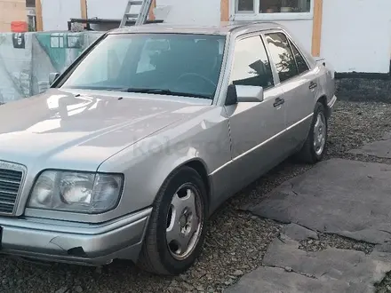 Mercedes-Benz E 280 1995 года за 2 200 000 тг. в Караганда – фото 2