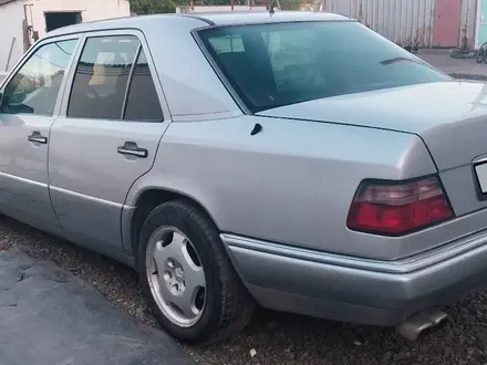 Mercedes-Benz E 280 1995 года за 2 200 000 тг. в Караганда – фото 3