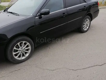 Toyota Camry 2003 года за 5 200 000 тг. в Усть-Каменогорск – фото 2