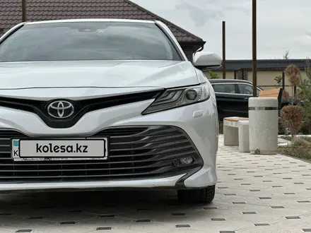 Toyota Camry 2019 года за 14 500 000 тг. в Туркестан – фото 2