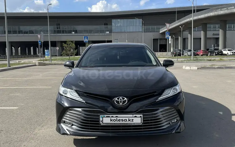 Toyota Camry 2018 года за 13 000 000 тг. в Астана