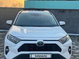 Toyota RAV4 2020 года за 14 850 000 тг. в Актау