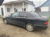 Mercedes-Benz E 200 1997 года за 2 350 000 тг. в Астана – фото 2