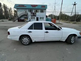 Mercedes-Benz E 230