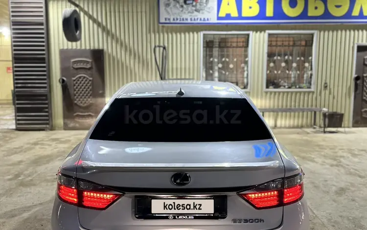 Lexus ES 300h 2013 года за 9 200 000 тг. в Актау