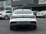 Hyundai Elantra 2022 года за 9 590 000 тг. в Шымкент – фото 3