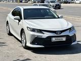 Toyota Camry 2023 года за 17 700 000 тг. в Шымкент – фото 2