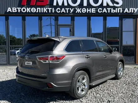 Toyota Highlander 2016 года за 10 500 000 тг. в Актобе – фото 3