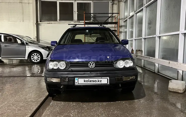 Volkswagen Golf 1996 годаүшін1 000 000 тг. в Астана