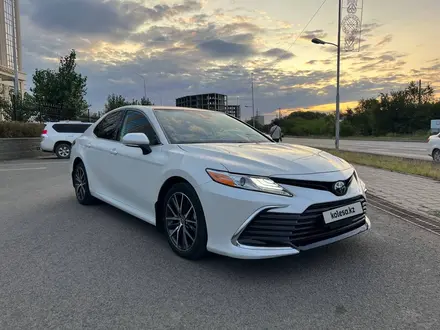 Toyota Camry 2021 года за 13 500 000 тг. в Алматы