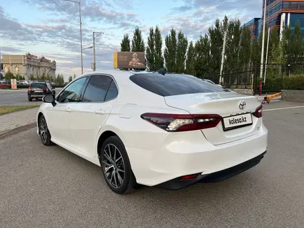 Toyota Camry 2021 года за 13 500 000 тг. в Алматы – фото 4