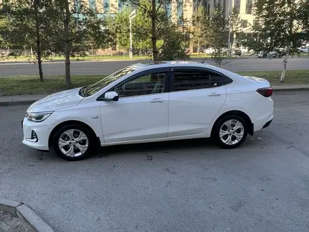 Chevrolet Onix 2023 года за 6 000 000 тг. в Астана – фото 2