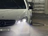 Mercedes-Benz E 200 2013 годаfor11 700 000 тг. в Астана