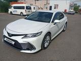 Toyota Camry 2023 года за 14 600 000 тг. в Костанай – фото 2