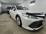 Toyota Camry 2019 года за 14 500 000 тг. в Атырау – фото 2