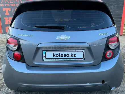Chevrolet Aveo 2013 года за 3 500 000 тг. в Актобе – фото 4