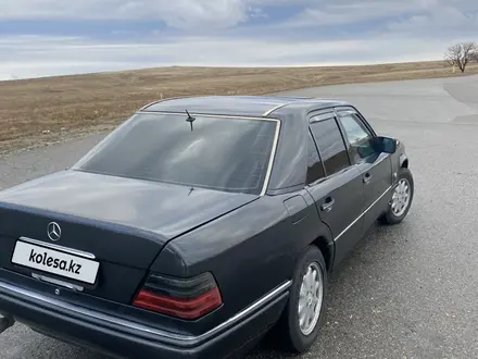 Mercedes-Benz E 220 1993 года за 1 250 000 тг. в Талдыкорган – фото 3