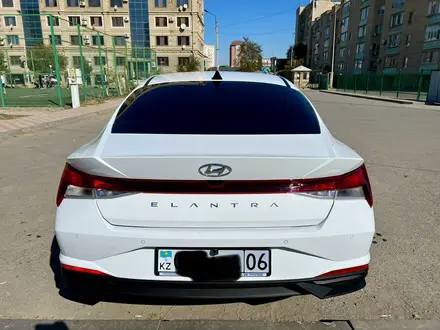 Hyundai Elantra 2022 года за 9 900 000 тг. в Атырау – фото 4