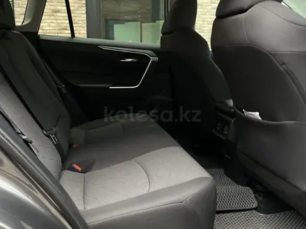 Toyota RAV4 2020 года за 16 500 000 тг. в Актобе – фото 17