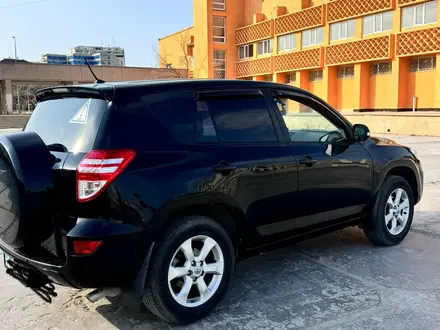 Toyota RAV4 2011 года за 7 500 000 тг. в Актау – фото 2