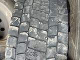 Шины Bridgestone ведущая осьүшін75 000 тг. в Караганда – фото 4
