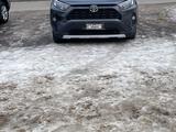 Toyota RAV4 2020 годаүшін13 500 000 тг. в Уральск – фото 3
